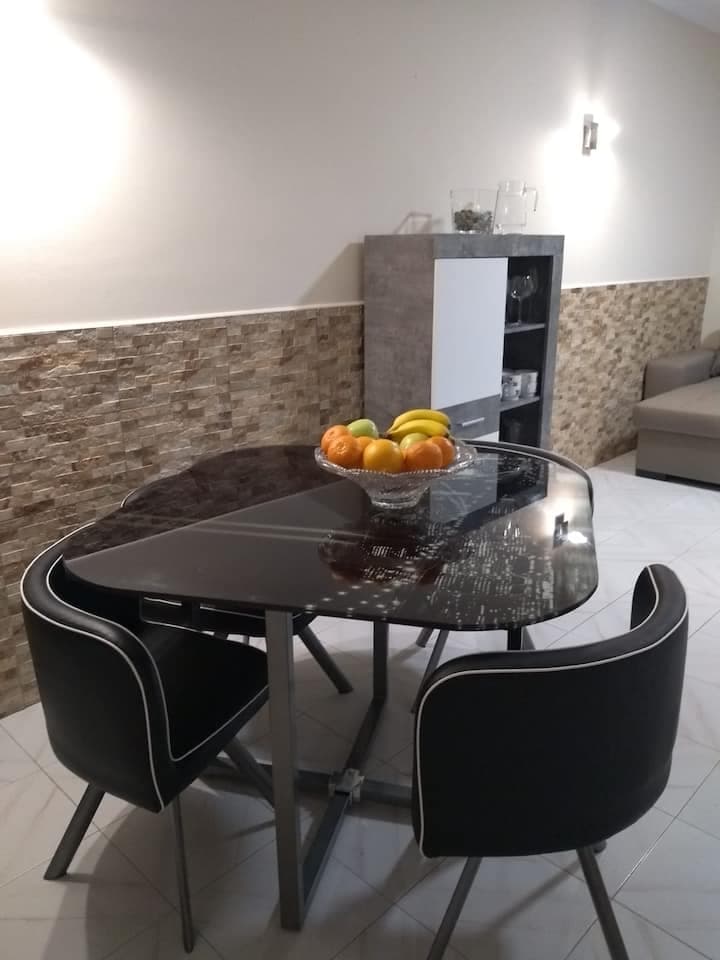 Essbereich mit Glastisch